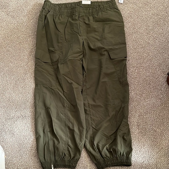 Old Navy Cargo Jogger - Picture 1 of 6